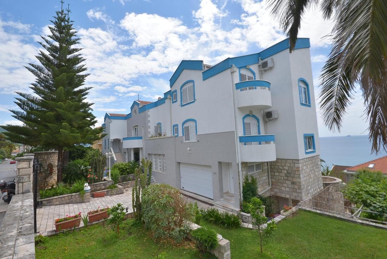 Hotel Vila Margot in Herceg Novi with white and blue facade overlooking the sea.