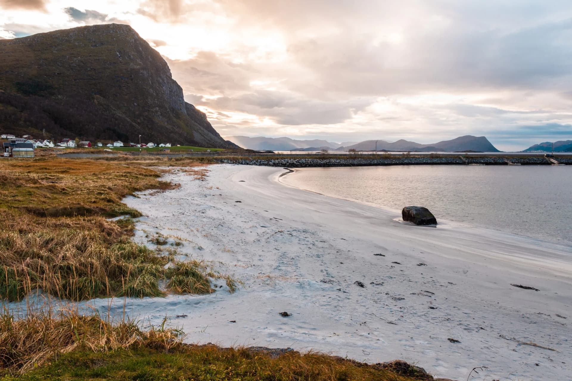 Flø beach in Ulsteinvik (Norway)