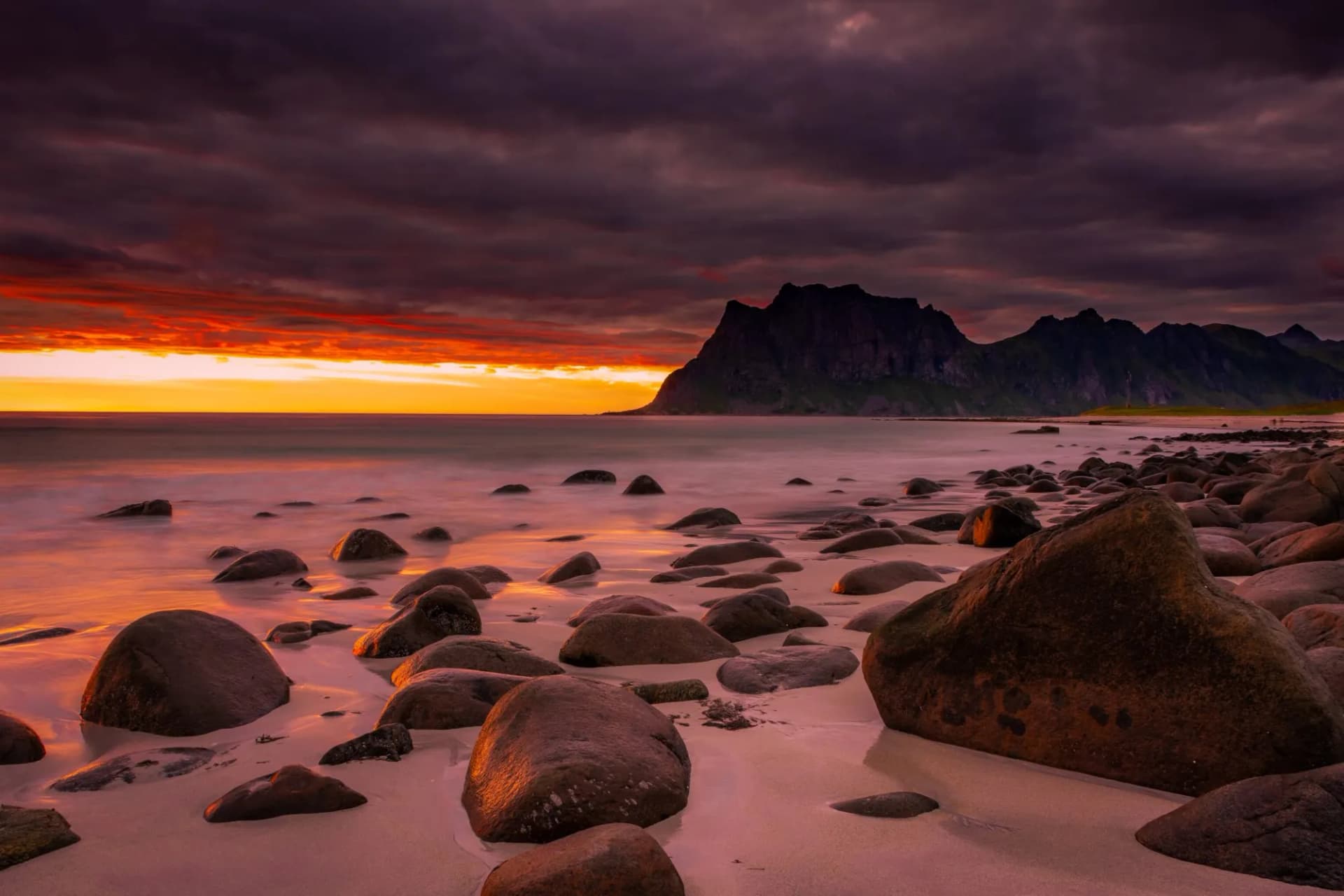 Uttakleiv midnight sun