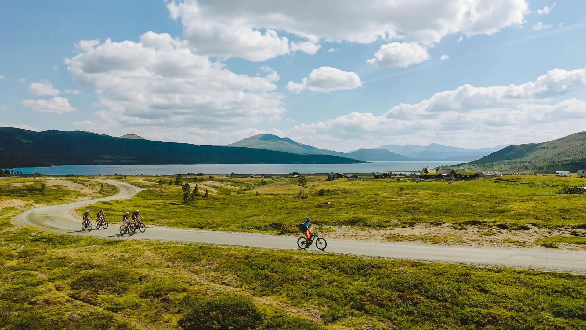 Lemonsjøen cyclists