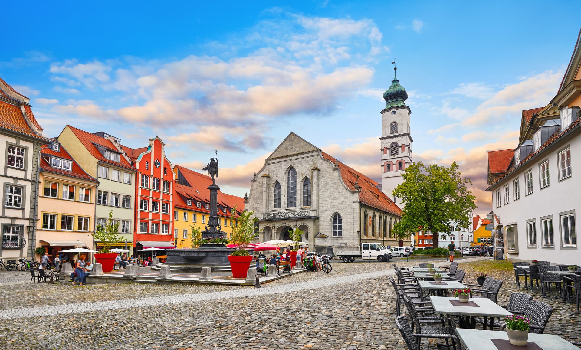 Bavaria-Lindau-Germany-Square-old-town-authentic-traditional-house