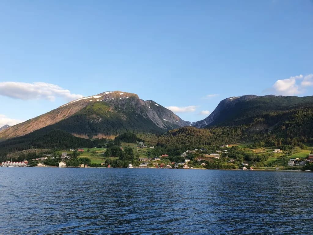 uskedalen on way to sunde