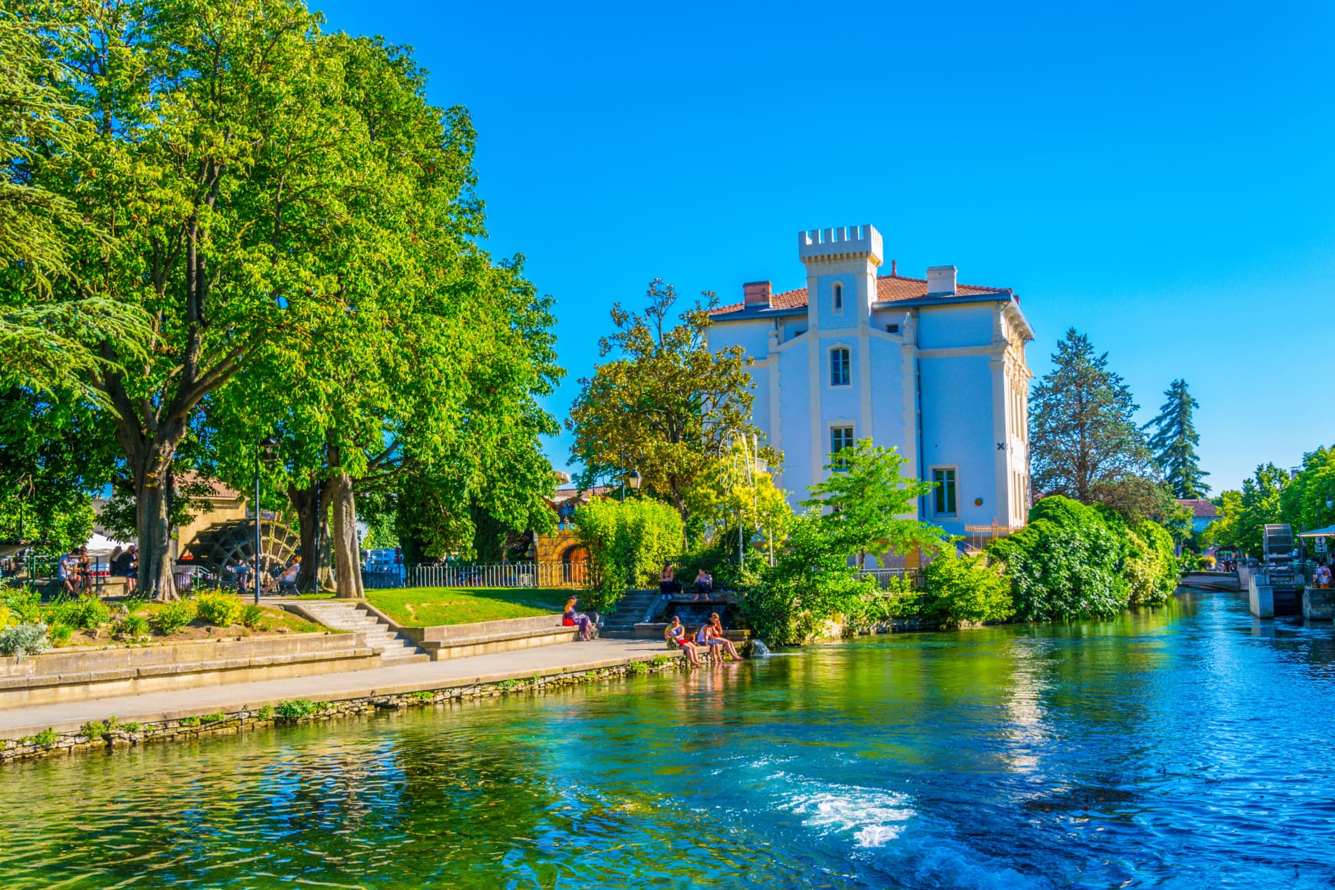 Channel running around the historical center of l'Isle sur la Sorgue in France