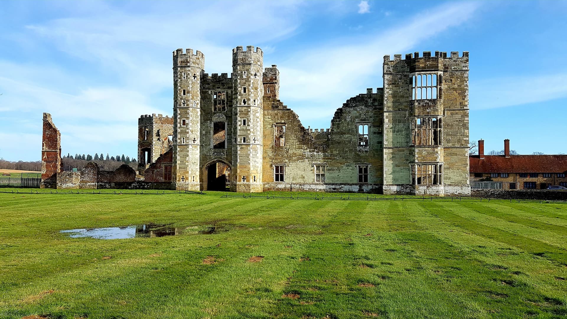 Midhurst Castle |
Cowdray Castle |
Cowdray Heritage Trust |